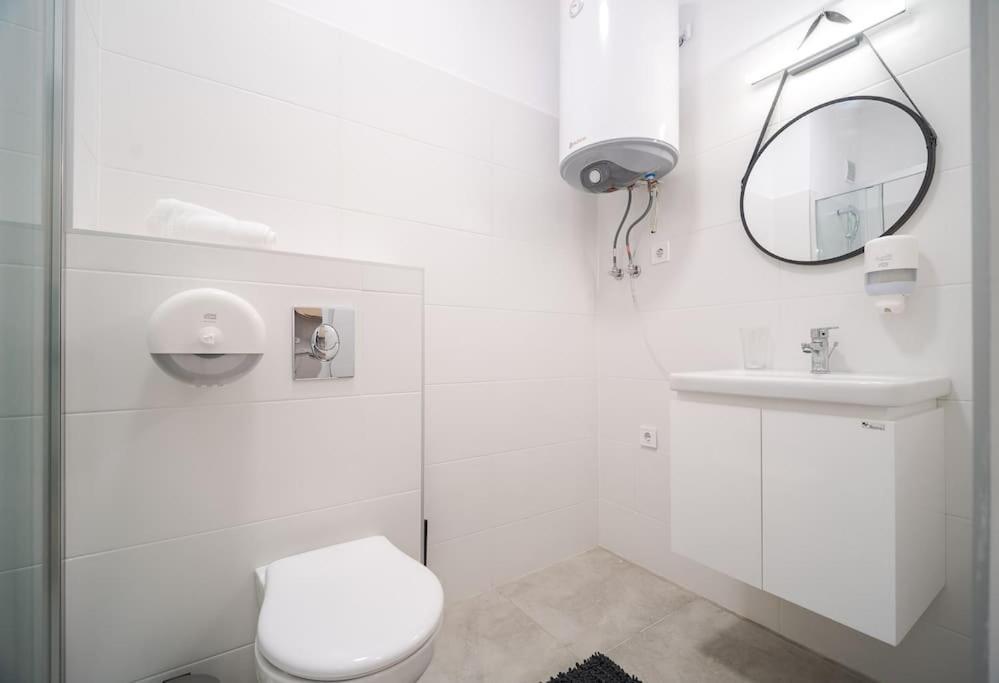Mycampus 1 Bdrm, Stay 4, Free Parking, Garden, Self Check-In София Екстериор снимка
